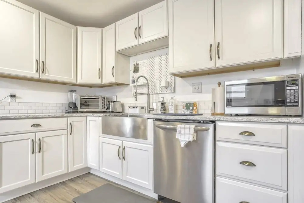 2BR Central Location Big Backyard & Dog Friendly!