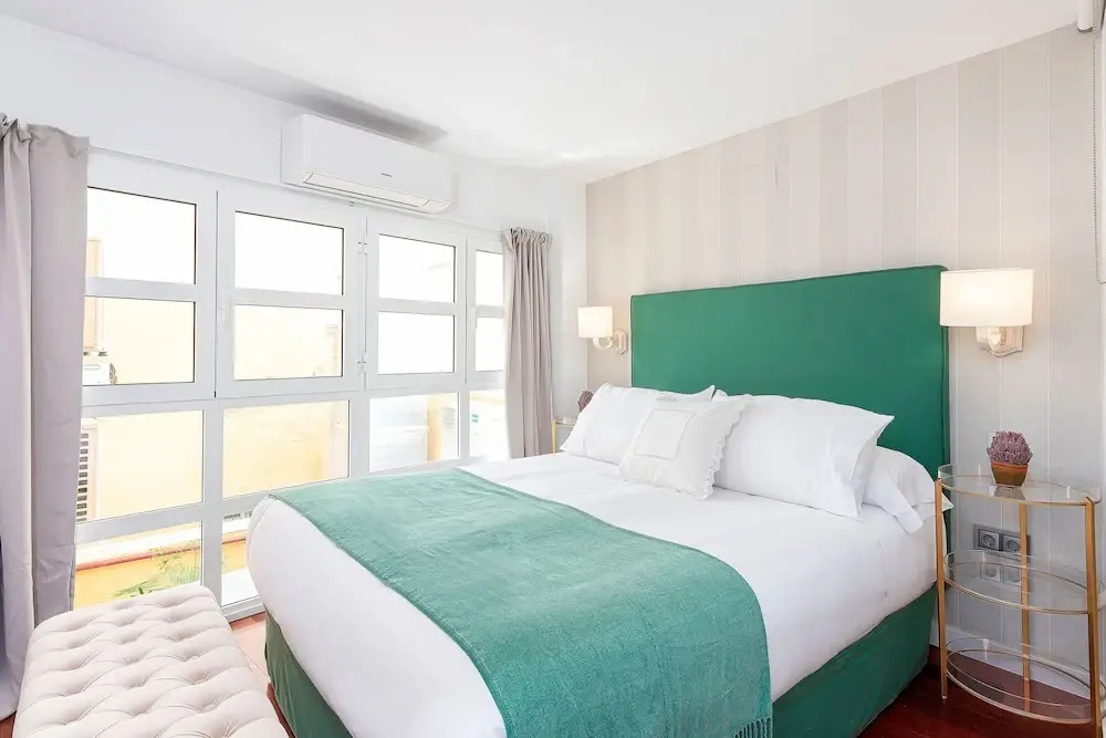 Cozy 2BD Duplex With Private Patio Plaza Nueva II Sevilla