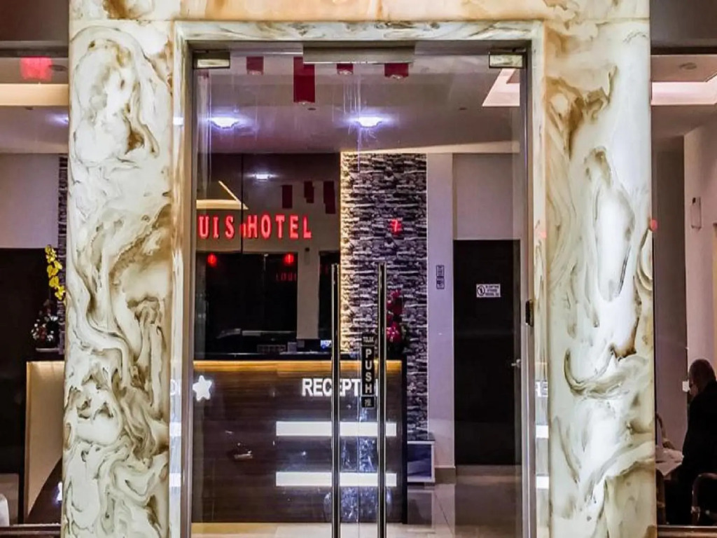Louis Hotel