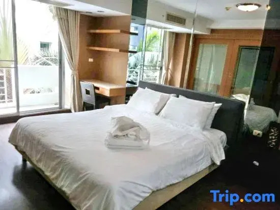 Short-Term Rental Allowed - 4B Downtown BKK Serviced Apartment