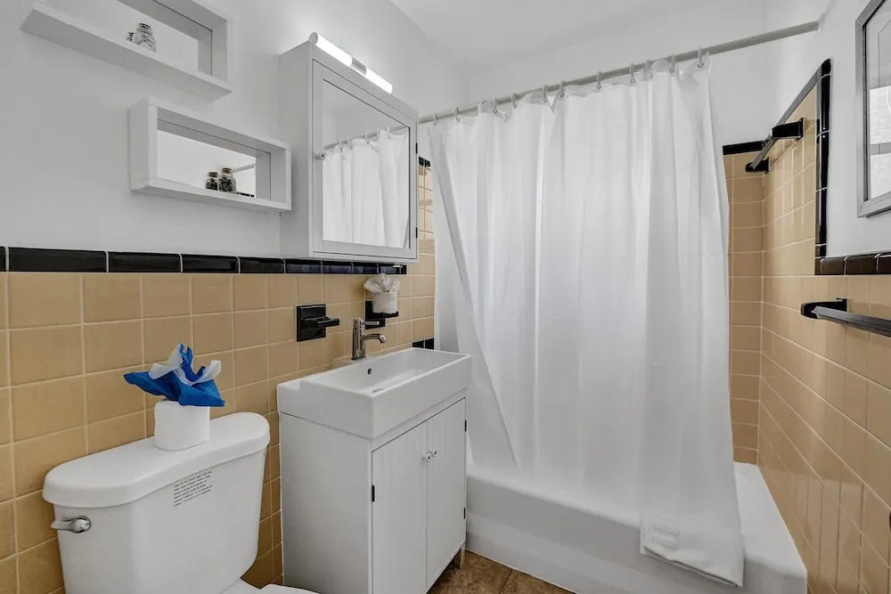 Waves On Desoto Rental Unit With Pool