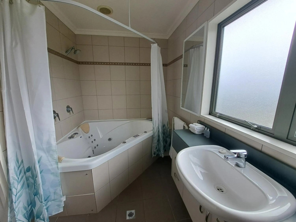 Hotel Lake Brunner