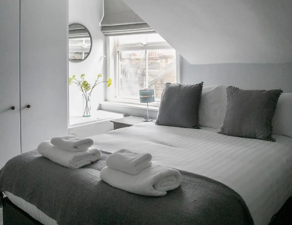 Harlow Apartment 3