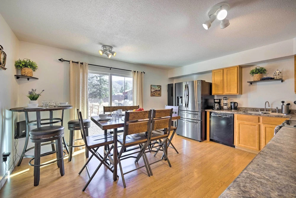 Hike, Bike & Fish: Gem w/ Hot Tub in Woodland Park