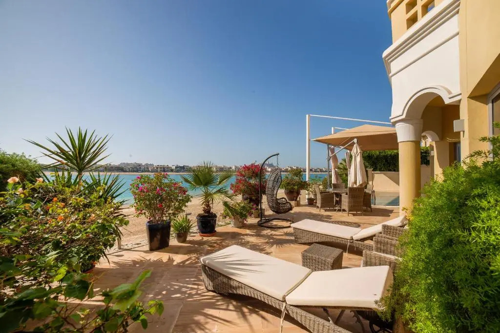 Deluxe 4BR Palm Villa With Private Beach and Pool with Complimentary Golf