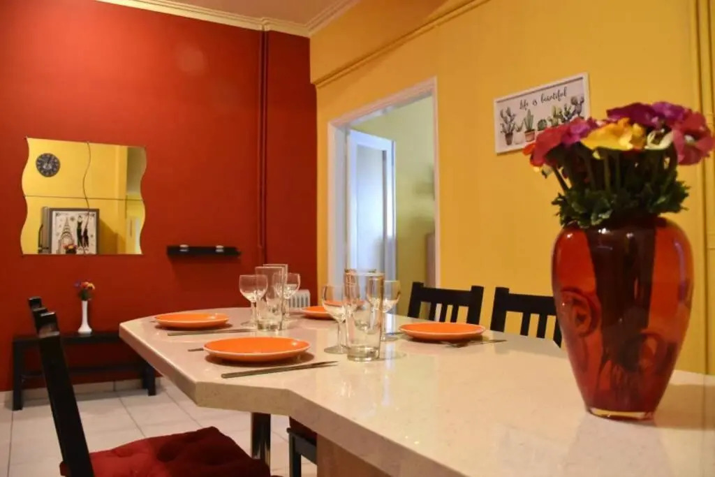 Colourful Apartment in AthensCity 1min from Subway