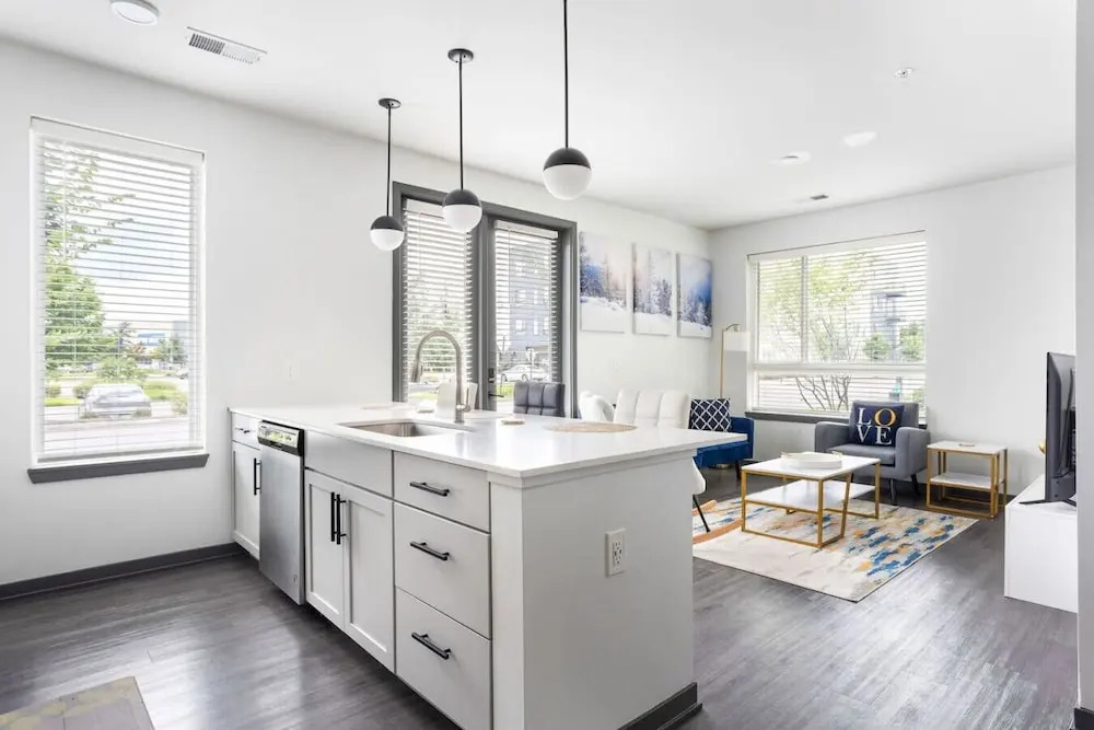 Bright & Cozy 2BR Retreat W/parking Broad Ripple
