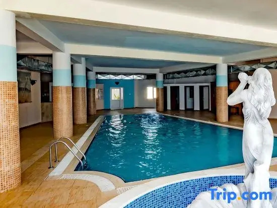 Alexius Pool Apartments