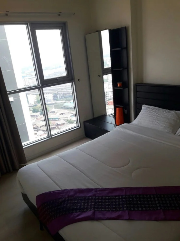 Highrise Cityview Aspire Condo Gym Pool