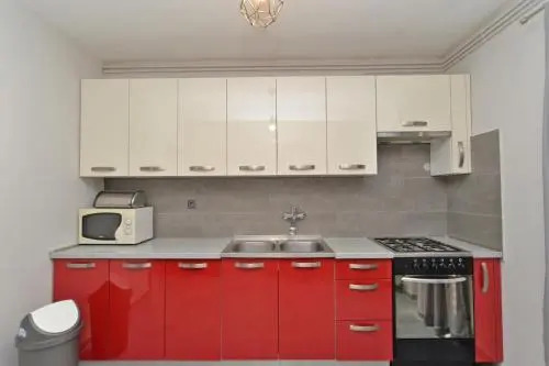 Apartment 843