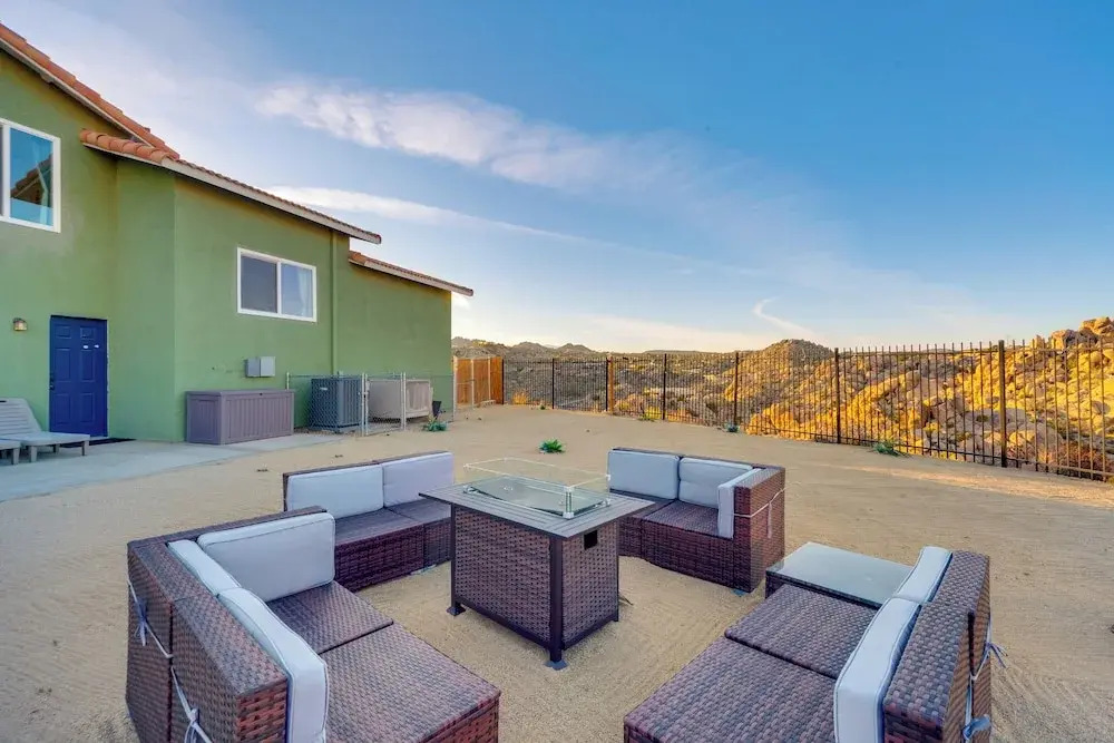 'the Maharaja Retreat' w/ Hot Tub & EV Charger!