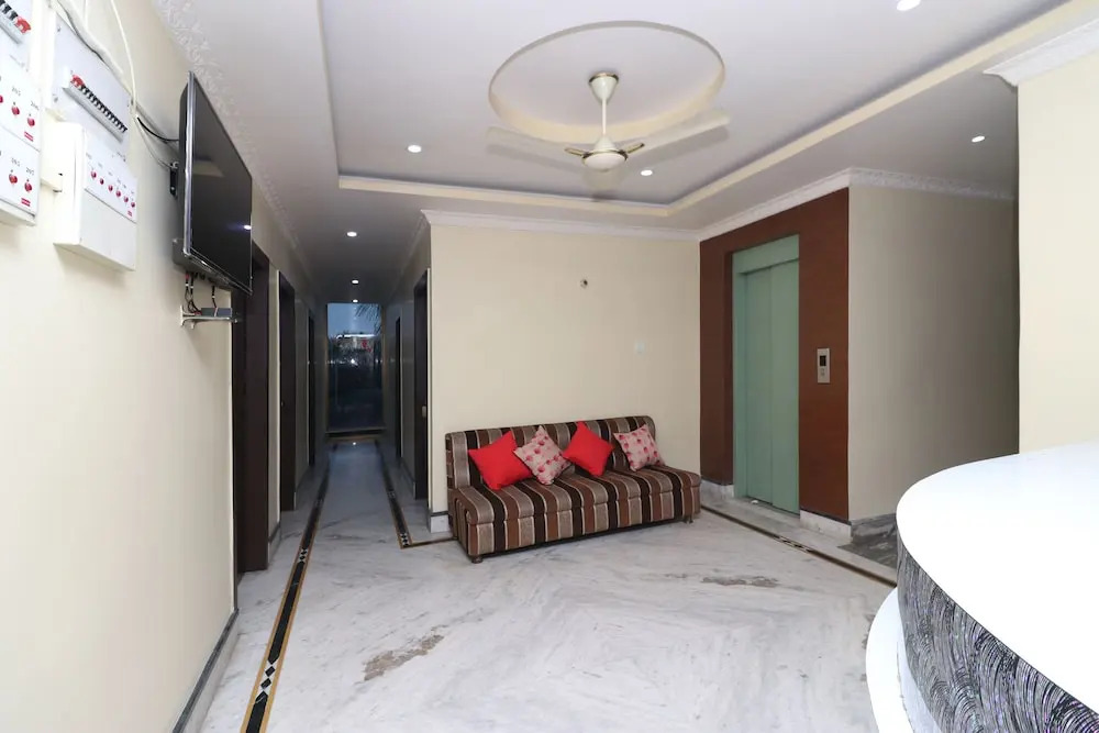 OYO Flagship 11703 Hemlata Lodge