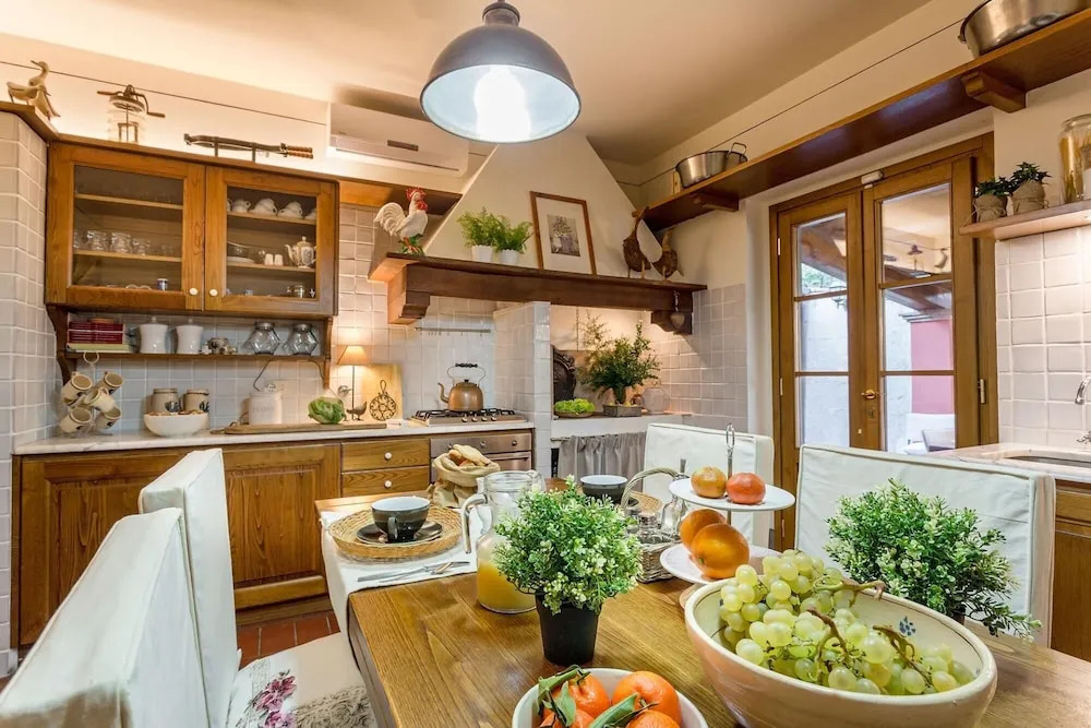 Villa Alberta, Panoramic 4 Bedrooms Farmhouse with Private Pool in Lucca close to Town Centre