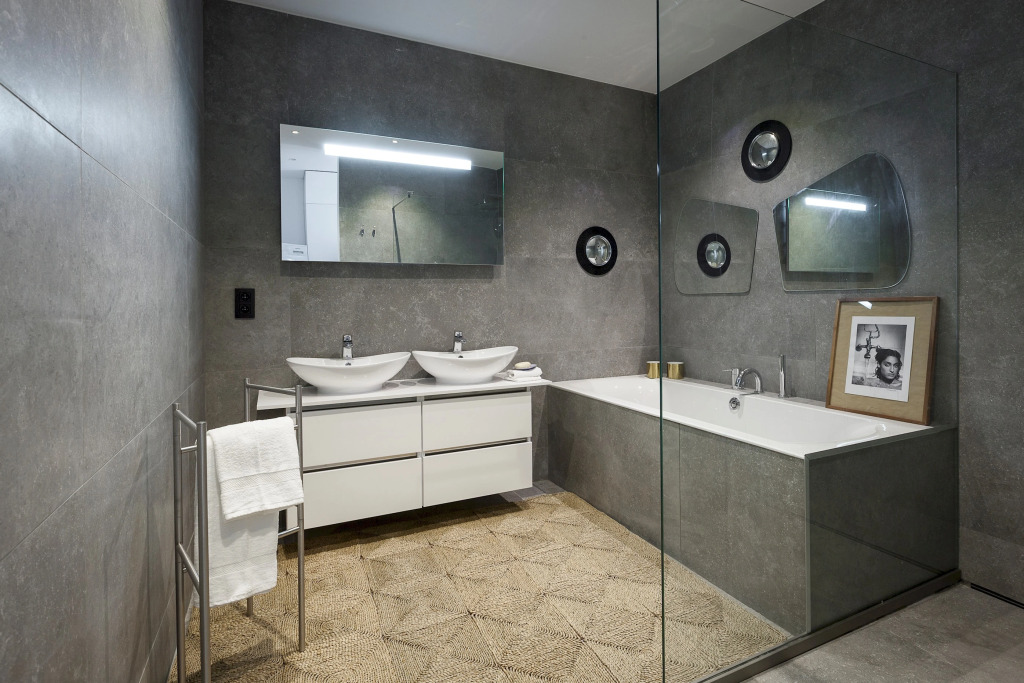 Unit 6 - Colorful Smart Home Triplex Private Garden & Parking