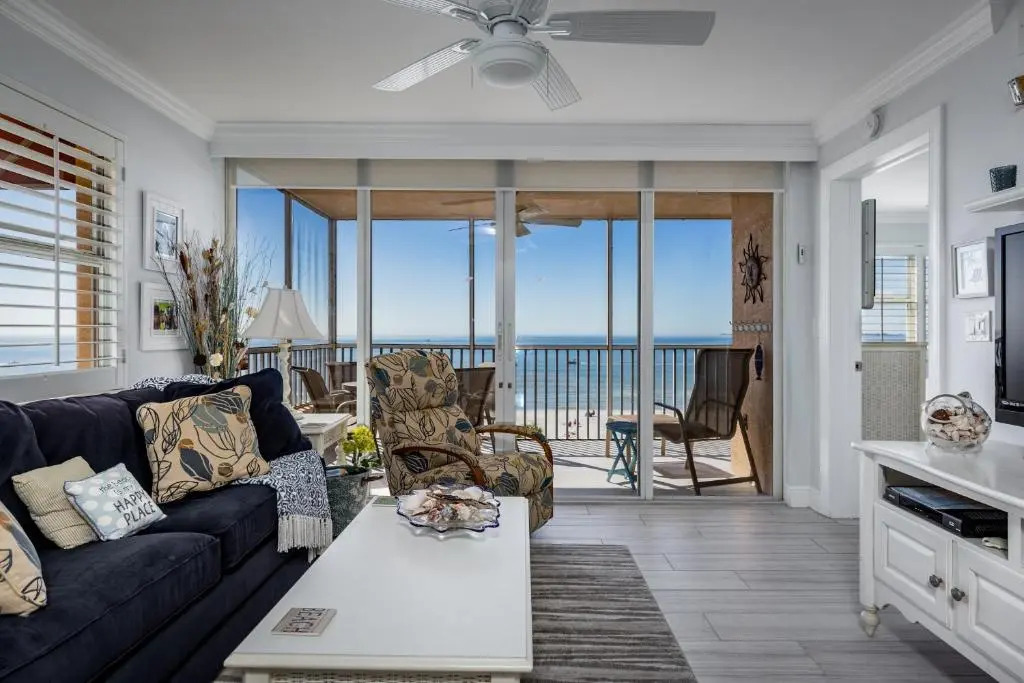 Estero Island Beach Villas 401, 2 Bedrooms, Beach Front, WiFi, Sleeps 6