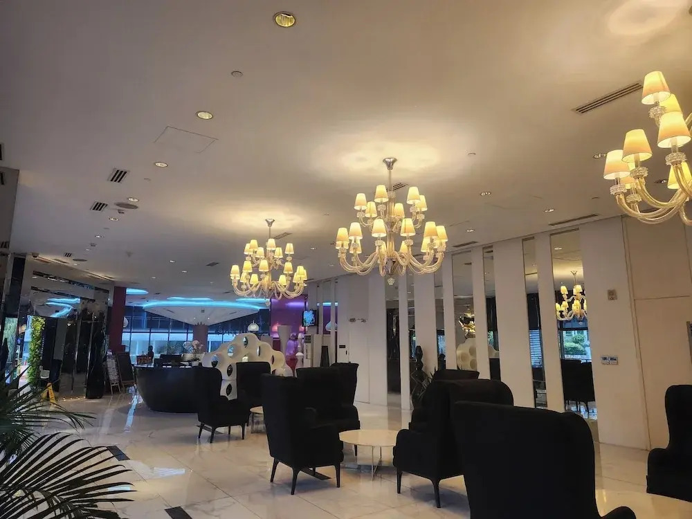 Azure Urban Resort Staycation By Yana