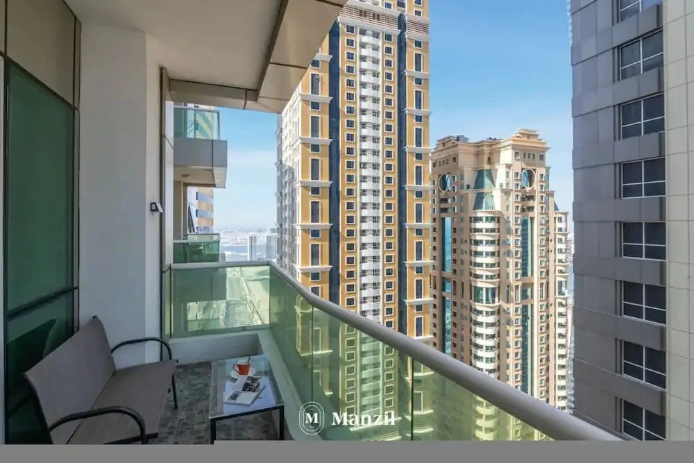 Luxury 1BR in Marina High-rise Living With Views