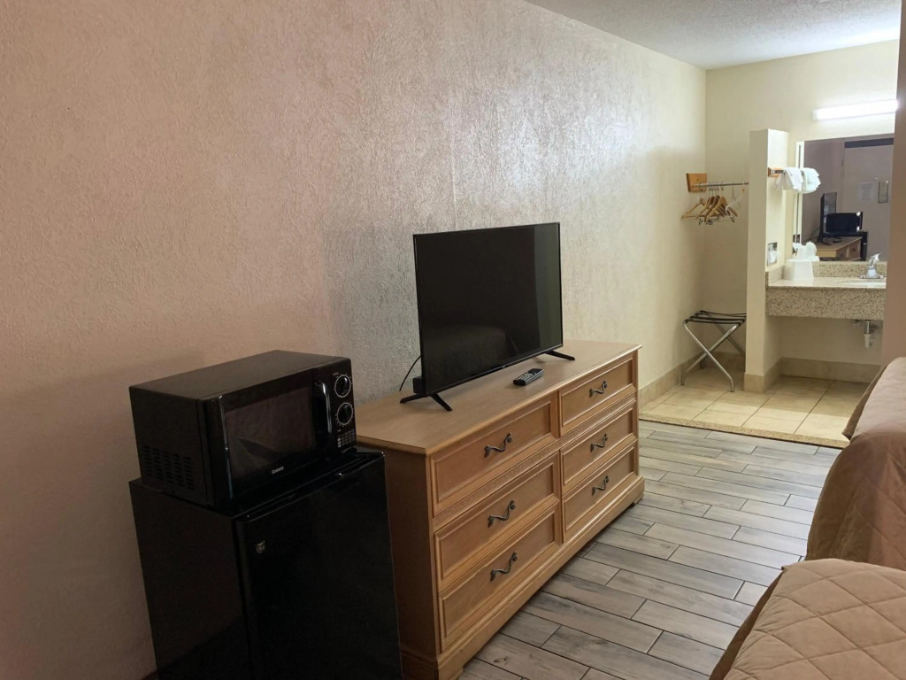 Americas Best Value Inn - Tillmans Corner / Mobile