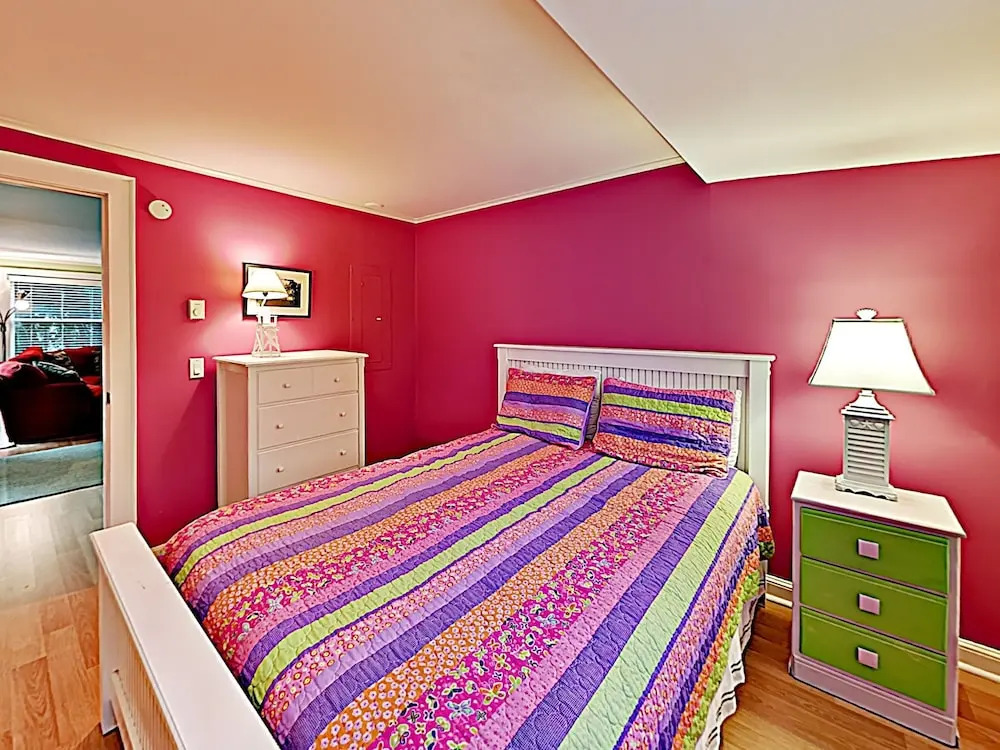 New Listing! Serene East End : Steps To Sand 3 Bedroom Condo