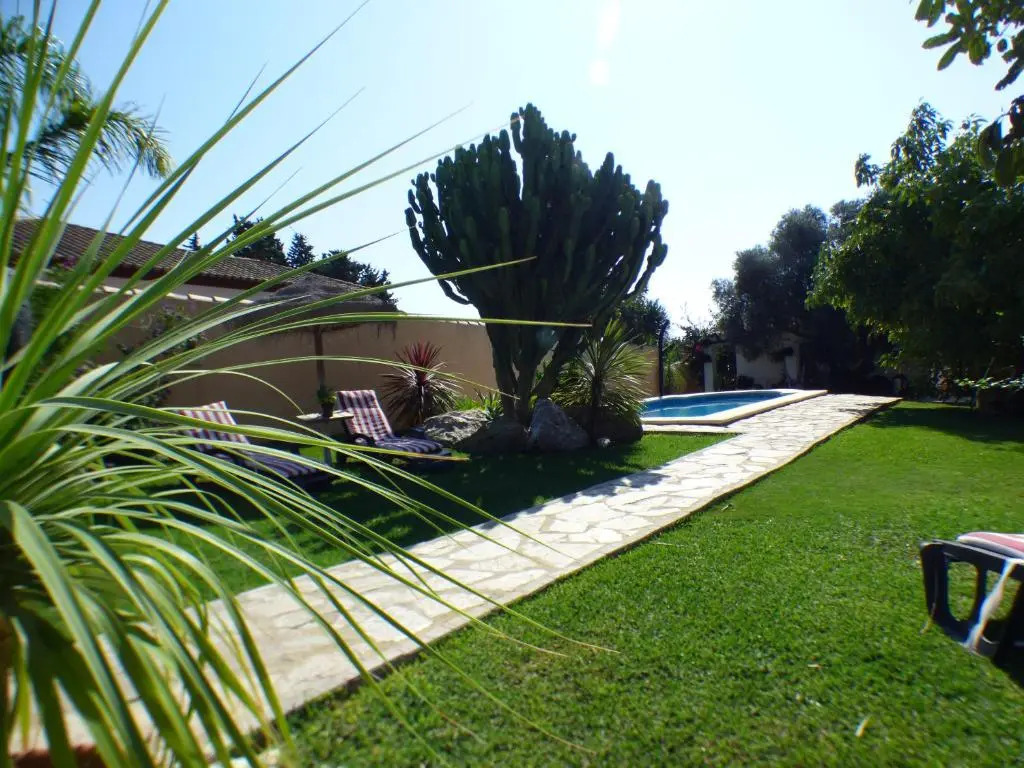 Rural house with private pool, new and beautiful garden