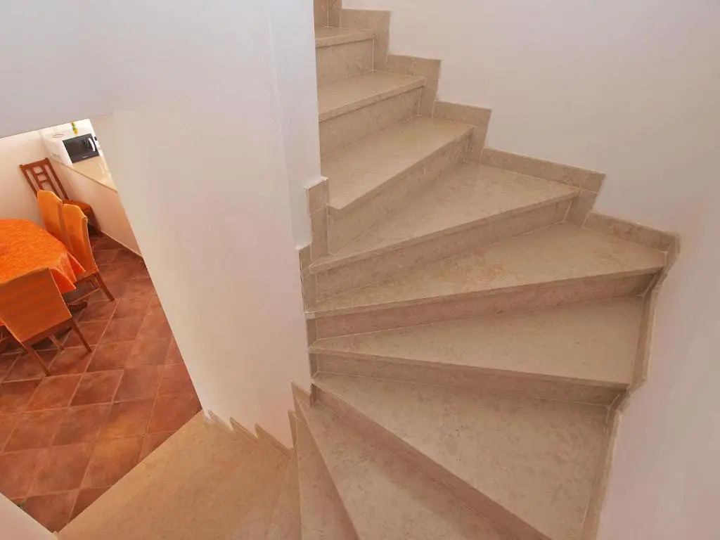 Apartment with 4 Bedrooms 446