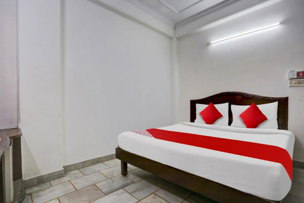 OYO Flagship IAE522 Hotel Cozzy Homes Stay