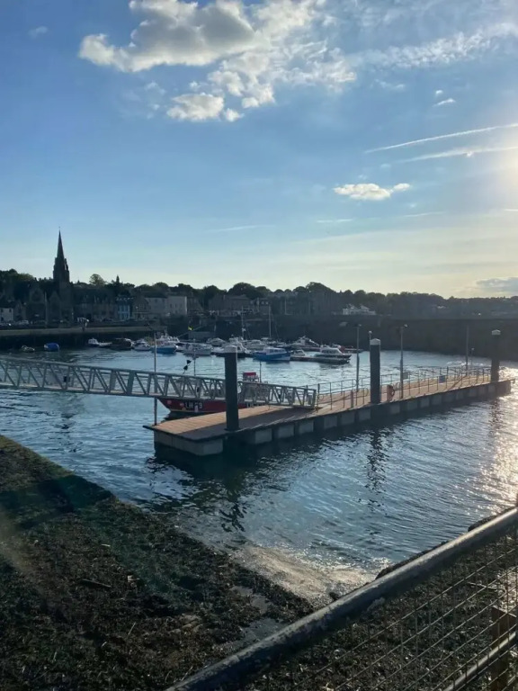 Gorgeous 2 Bedroom Apartment in Vibrant Leith With Amazing Views