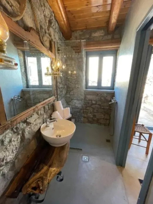 Pappou's Traditional Cottage at Epano Elounda