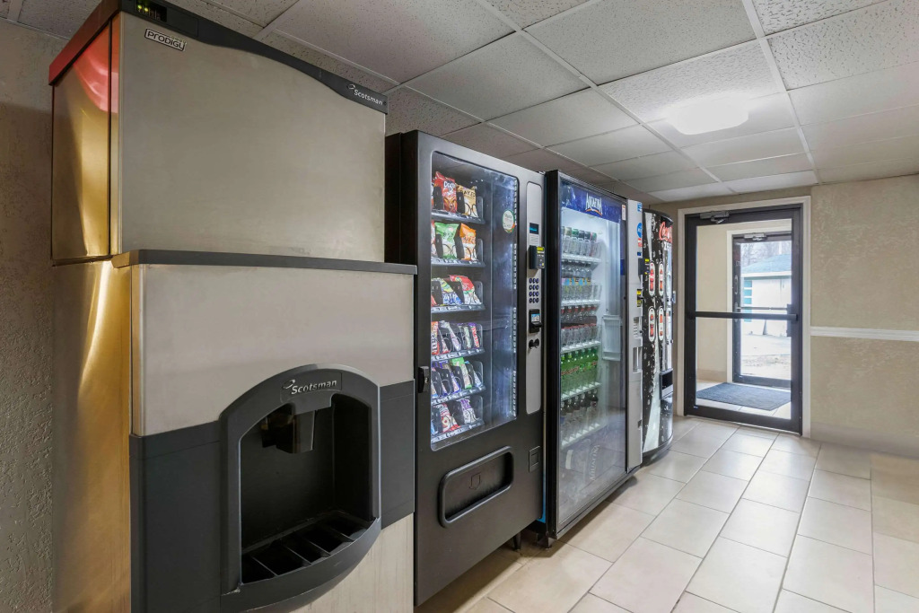 Quality Inn & Suites Des Moines - Merle Hay Road