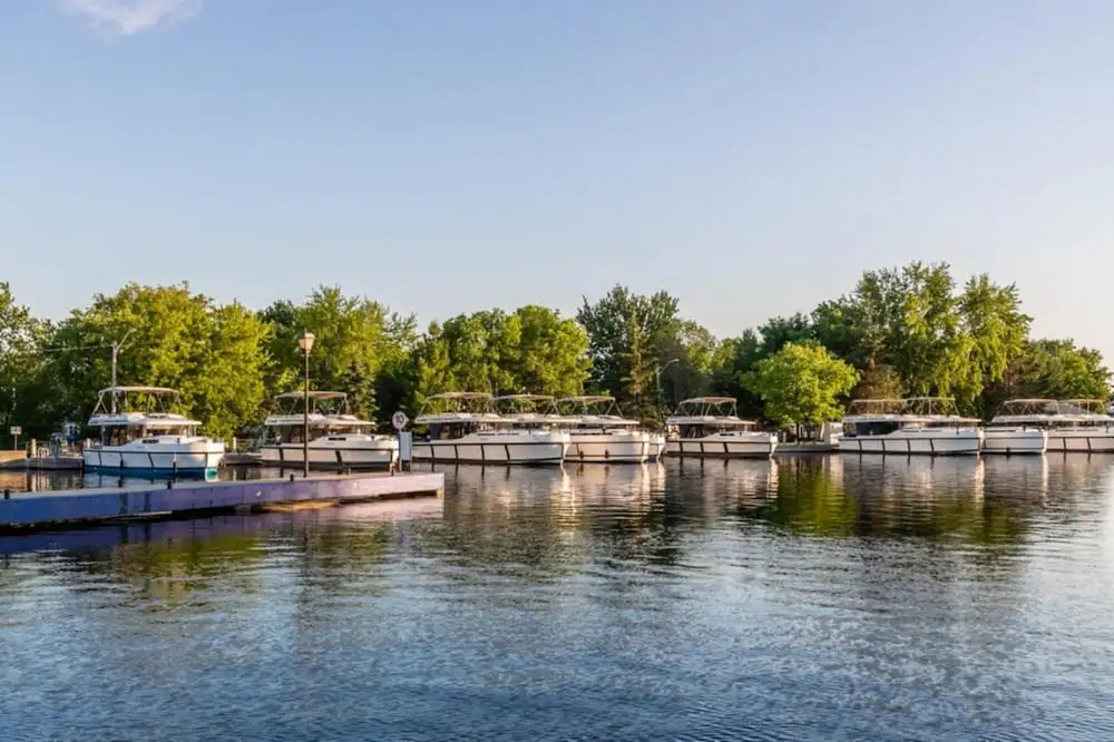 Iconic Rideau 1Bd Unit Balcony Free Parking 1