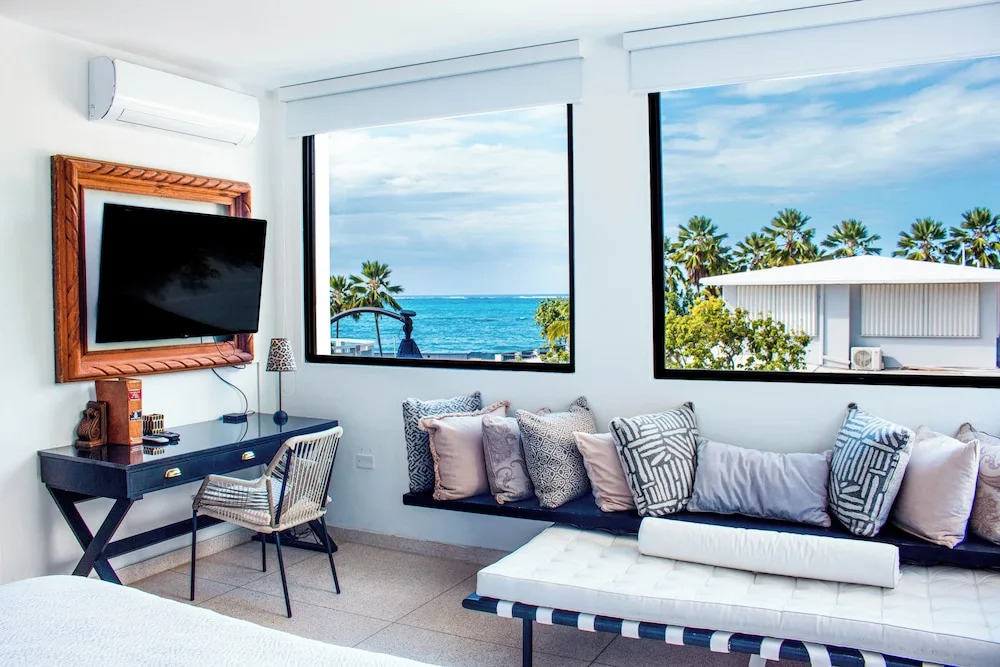 Villa Azure Ocean Suites
