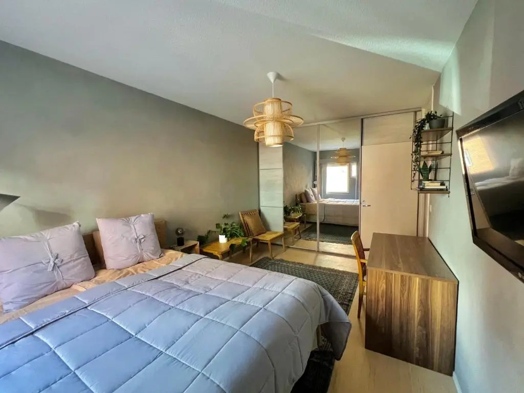 Oceanic & trendy two bedroom apartment with FREE parking