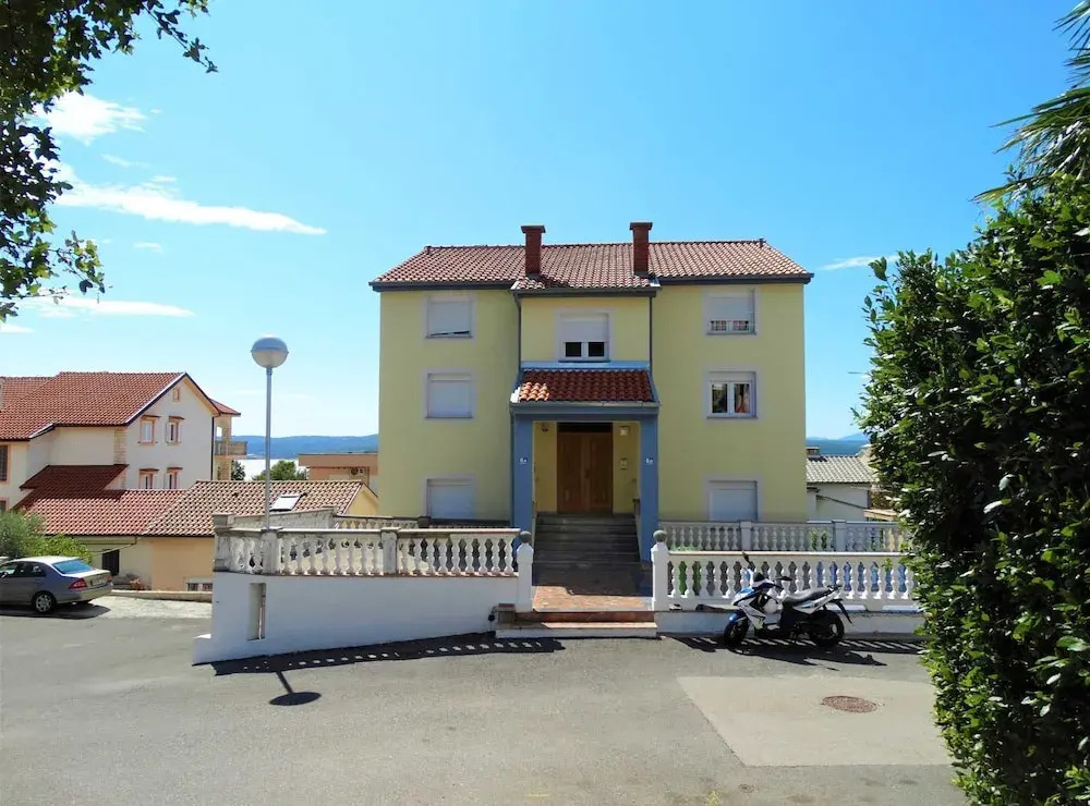 Cozy Crikvenica Apartments With Sea View and Balcony