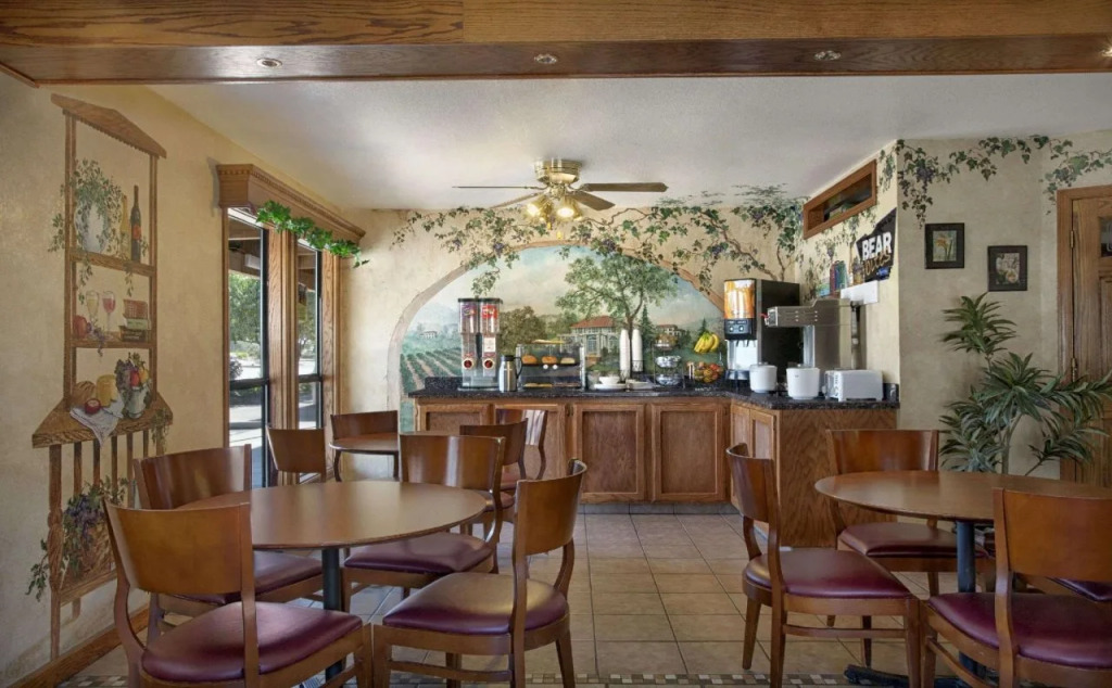 Red Lion Inn & Suites Lemoore