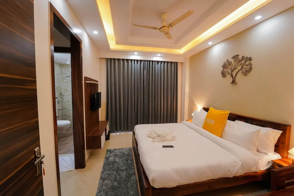 Lime Tree 2 Bhk Apartment Golf Course