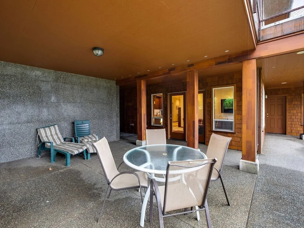 Mt. Baker Lodging Ensuite 15 (Sleeps 6)
