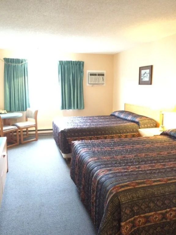 Selkirk Inn