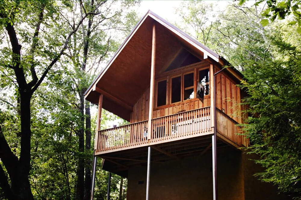 Bear Country Cabin, 2 Bedrooms, Sleeps 6, Private, Foosball, Hot Tub