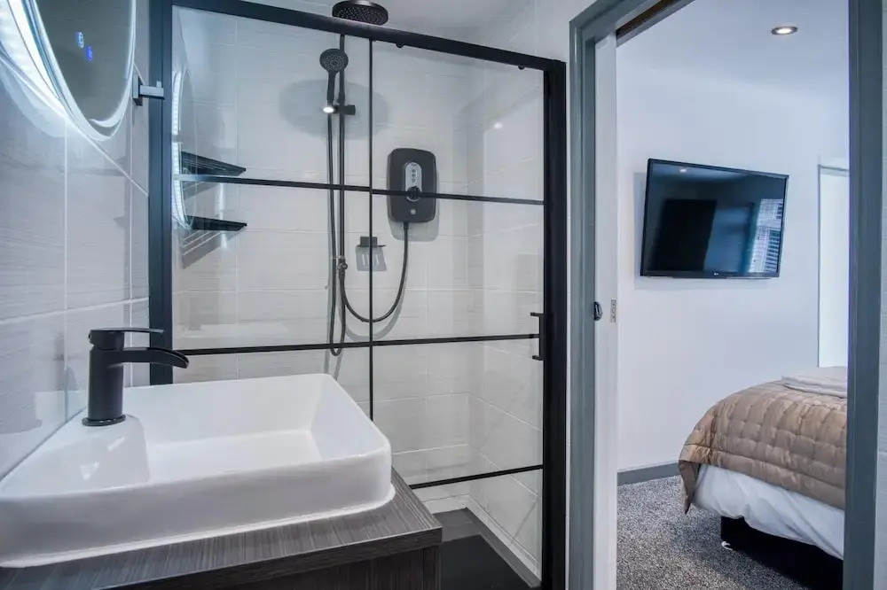 Cedars Lodge - Hot Tub - Penally - Tenby