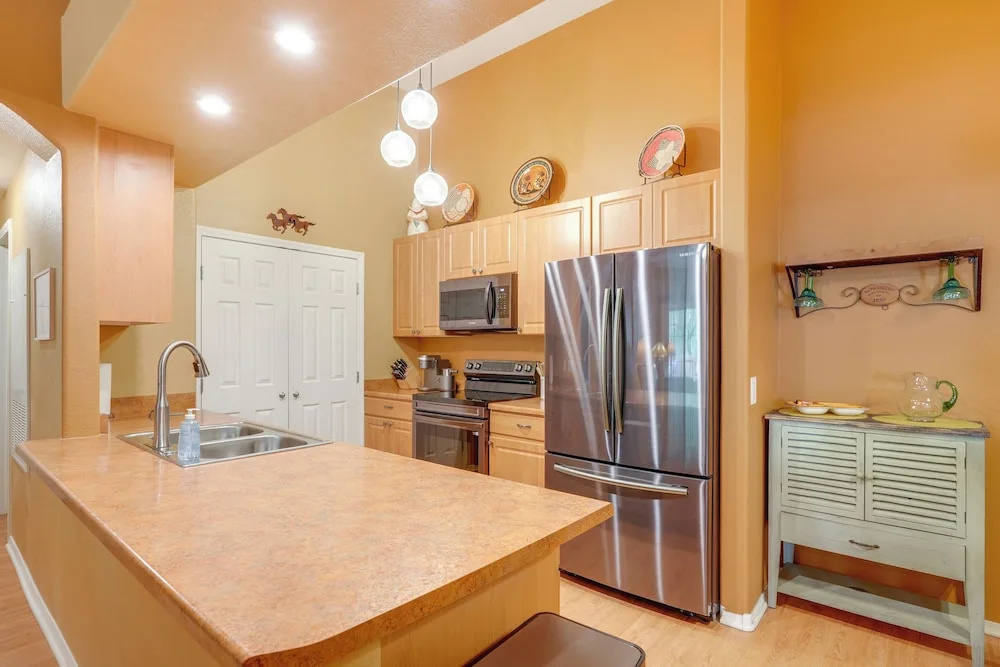 Resort-style Pools & Hot Tubs! Mtn-view Mesa Condo