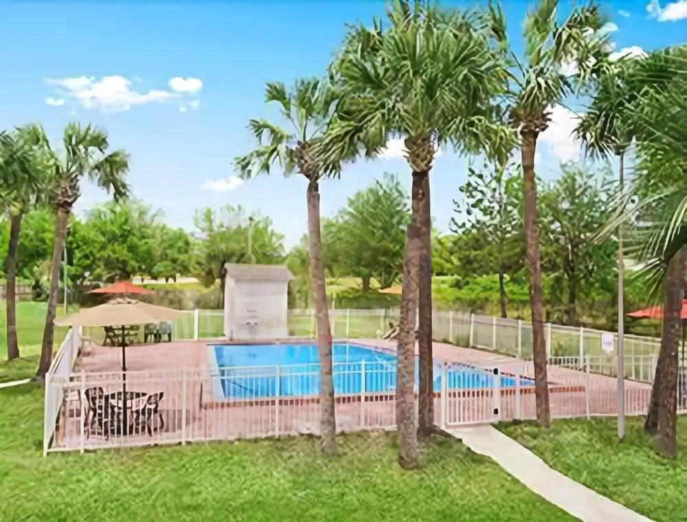 Days Inn by Wyndham Jacksonville South Memorial Hospital
