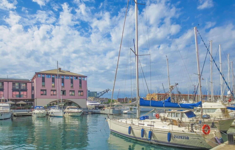 Beautiful Apartment in Genova With Wifi and 4 Bedrooms