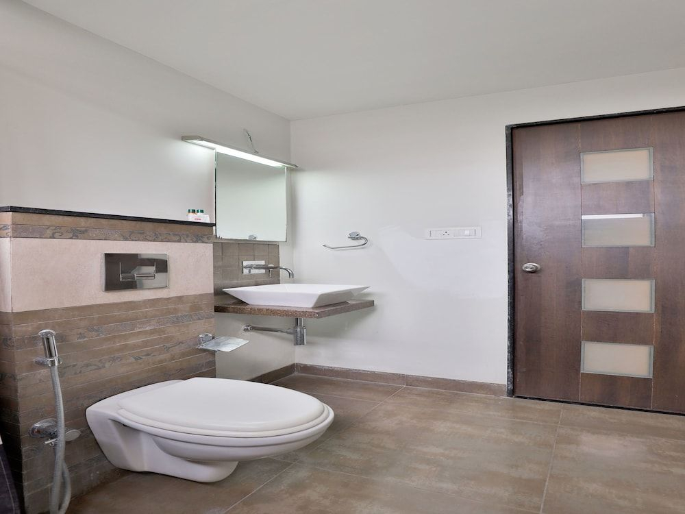 OYO 15508 Shreeji Sangeet Apartments