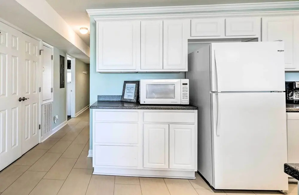 Oak Island Condo - Walk to the Beach!