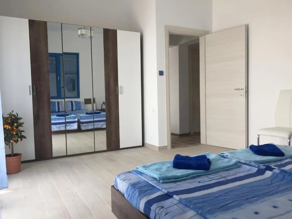 Island Apartment