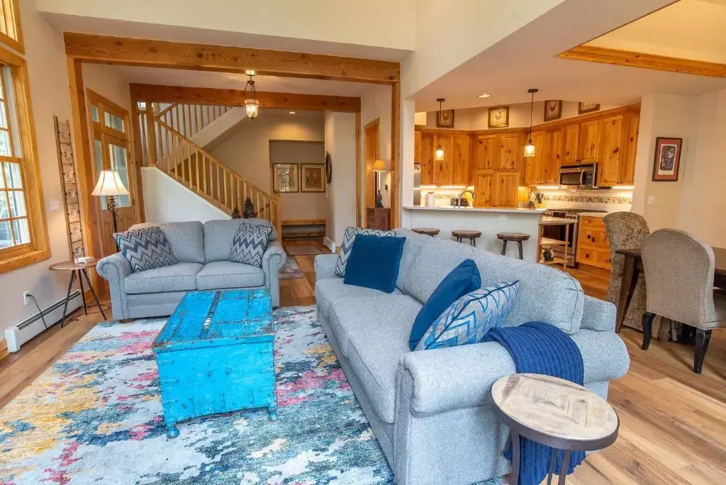 White Wolf Mountain Air Townhome: Elegant Retreat