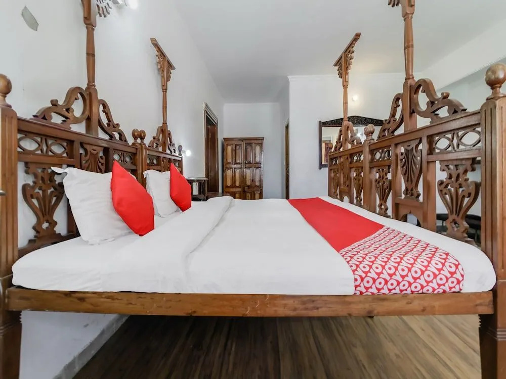 OYO 35498 Shimla British Resort