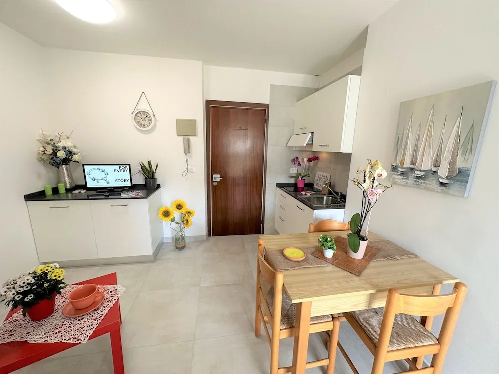 Charming Studio Just a Short Walk From the Beach