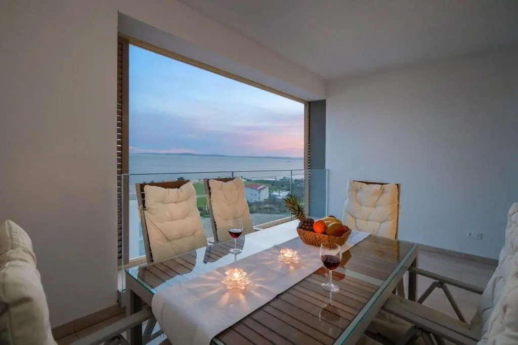 Sea view apartment EMA