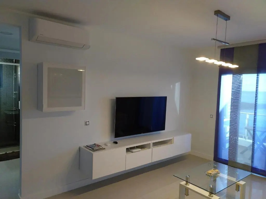Ocean Front Apartment (WiFi)